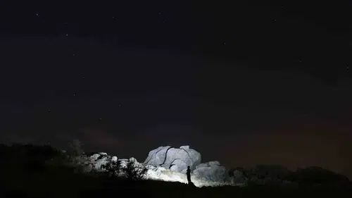 Harput sakinleri Perseid meteor yağmurunu izlemek için Buzluk Mağarası’na akın etti