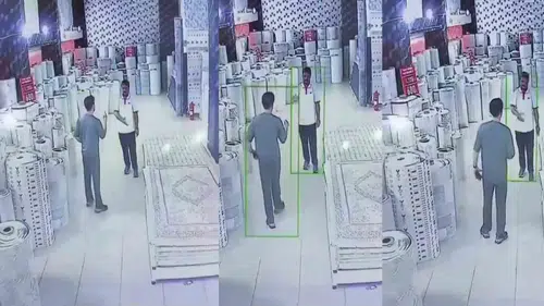Vanlı esnaf ile işitme engelli müşterinin halaylı pazarlığı sosyal medyayı salladı