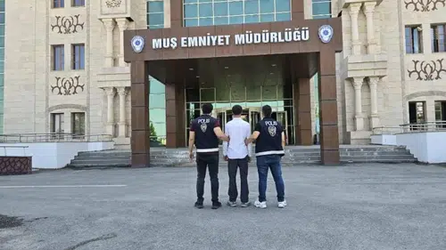 Muş Emniyet Müdürlüğü ekipleri aranan hükümlüyü operasyonla yakaladı