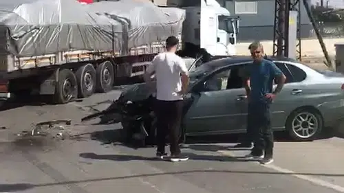 Muş'ta otomobil ile tırın çarpışması sonucu bir kişi yaralandı