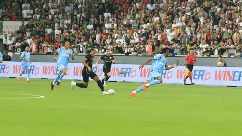 Amed SF ile Trabzonspor arasındaki maçta ilk 20 dakika bordo-mavili üstünlüğüyle geçildi
