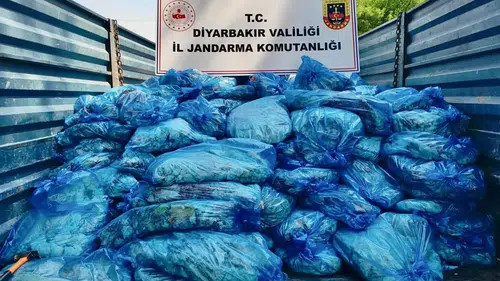 Diyarbakırda sağlığı tehdit eden üç ton hayvansal yağa el konuldu