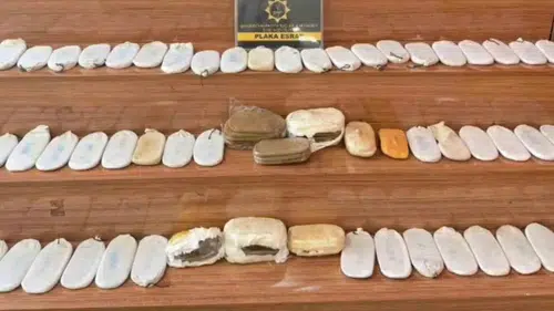 Şanlıurfa emniyeti durdurduğu araçta yüklü miktarda uyuşturucu madde buldu