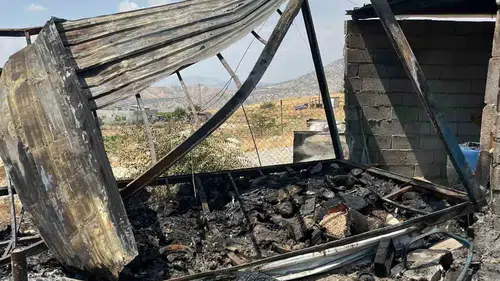 Sason ilçesinde çıkan yangın hem evi hem traktörü küle çevirdi
