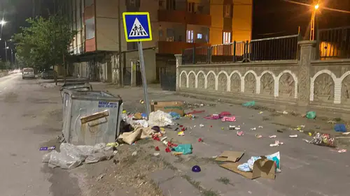 Patnos sokaklarında çöp konteynerleri boş kalırken çevre kirliliği tepki topluyor