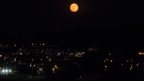 Van Gölü kıyısında dolunay geceye damga vurdu