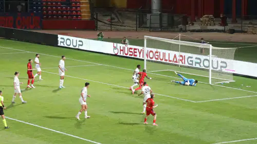 Van Spor son dakikada beraberliği kurtardı