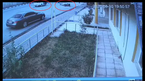 Baykan Belediyesi çalışanları kontrolden çıkan otomobili son anda durdurdu