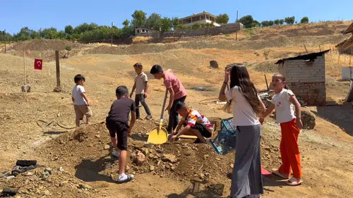 Hakkari Derecik’teki çocuklar oyun alanları için yetkililere seslendi