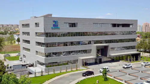 Dicle Elektrik bölgedeki başarılı öğrencilerin eğitim masraflarını üstlenmeyi sürdürüyor