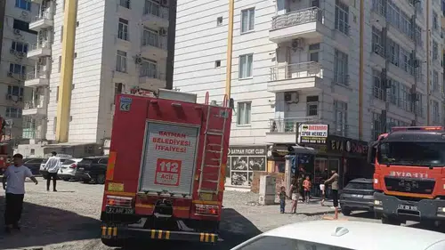 Batman GAP Mahallesindeki bir iş yerinin bacasından yükselen dumanlar mahalleliyi korkuttu