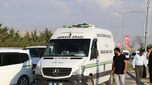 Van Gölünde iki kardeşin hayatını kaybettiği acı olayda cenazeler defnedildi