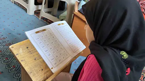 Bingöl Solhan'da yaz kurslarına katılan minikler hem dini eğitim alıyor hem eğleniyor