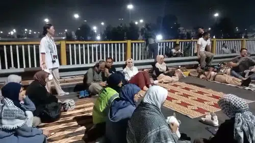 Filistin'e destek için yola çıkan 500 kişilik konvoy sınırda bekletiliyor