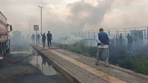 Diyarbakırda anız yangını hastane çevresini dumana boğdu