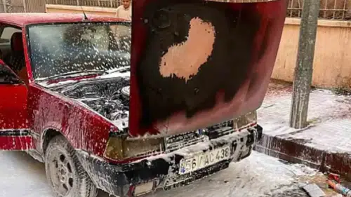 Siirt Yeni Mahallede otomobil yangını paniğe neden oldu?