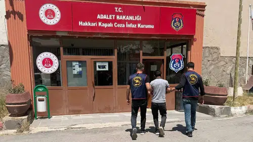Hakkari Jandarması aranan iki hükümlüyü operasyonla yakaladı