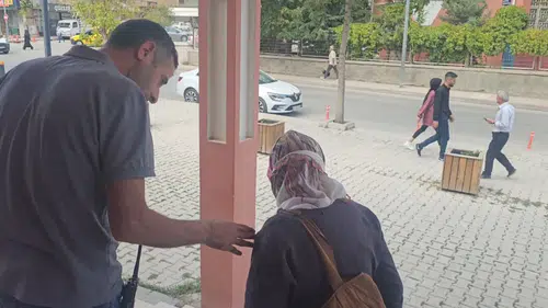 Elazığ zabıtasından dilencilere yönelik sıkı denetim operasyonu