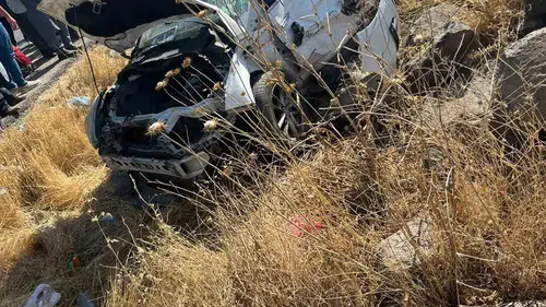 Diyarbakır'da tır ve otomobil çarpıştı: 7 kişi yaralandı