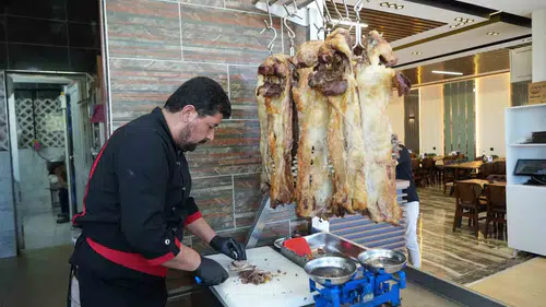 Muş’un yöresel lezzeti büryan tandırda sofralara uzanıyor