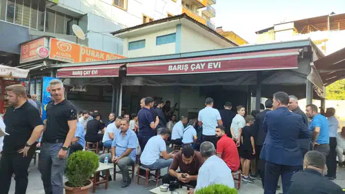 Tekin Batman'da çayevinde vatandaşlarla Terörsüz Türkiye'yi konuştu