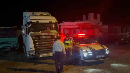 Şanlıurfa girişinde sahte plaka kullanan tır sürücüsüne ağır ceza