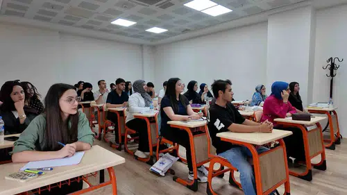 Elazığ Belediyesi gençlerin üniversite hayaline ücretsiz kursla destek veriyor