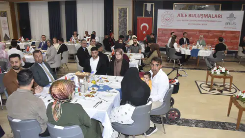 Bitlis’te devlet desteğiyle evlenen çiftler etkinlikte bir araya geldi