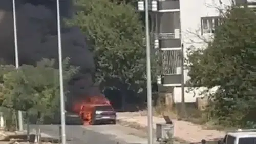 Beşiri yolunda seyir halindeki otomobil alevlere teslim oldu