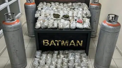 Batman girişinde sanayi tüplerine gizlenmiş uyuşturucu operasyonu