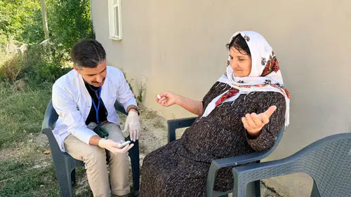 Hakkari'de sağlık ekipleri sınır köylerindeki vatandaşların ayağına gidiyor