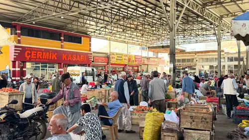 Çermik halkı kışlık hazırlıklarına pazar alışverişiyle hızlı bir giriş yaptı