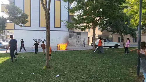 Şanlıurfa'da çocukların koltuk yakma oyunu mahalleliyi tedirgin etti