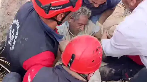 Ağrı Doğubayazıt'ta çöken evin enkazından bir kişi sağ çıkarıldı