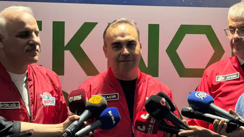 Bakan Kacır Diyarbakır'da TEKNOFEST heyecanını gençlerle paylaştı