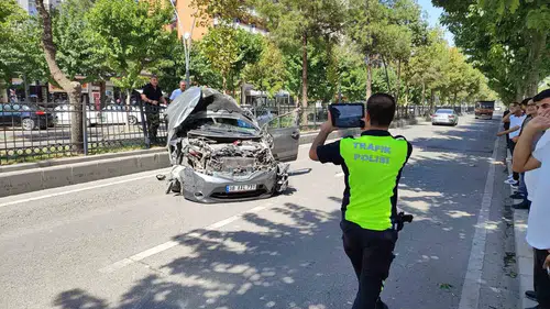 Batman Turgut Özal Caddesi üzerinde otomobil takla attı