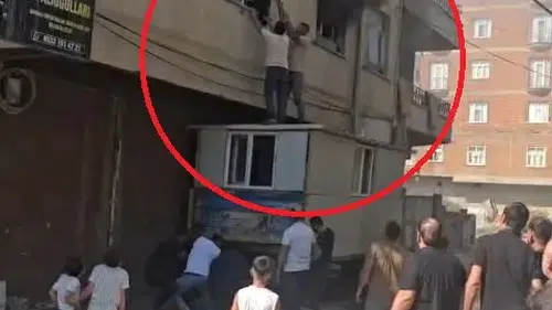 Bismil'de apartman yangını mahsur kalan kadını vatandaşlar kurtardı