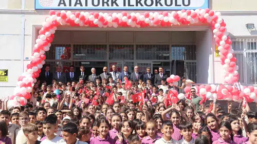 Bingöl'de yeni eğitim yılı coşkulu bir törenle başladı