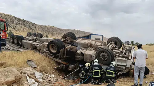 Batman yolunda tır kazası sonucu bir kişi yaşamını yitirdi