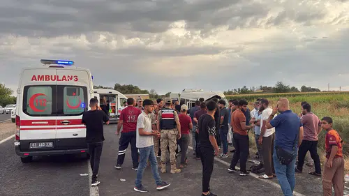Şanlıurfa'da tarım işçilerini taşıyan minibüs kanala uçtu 19 kişi yaralandı