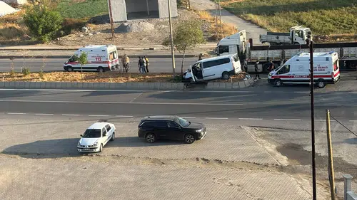 Muş Hasköy yolunda tır ve panelvan çarpıştı