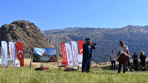 Şırnak Kato Dağı eteklerinde ilk bal hasadı şenliği yapıldı