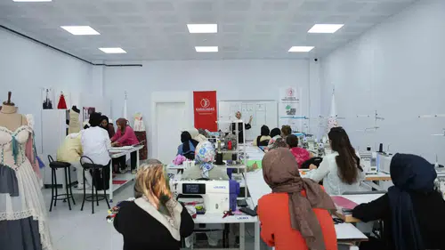 Diyarbakırlı kadınlar farklı mesleklerden gelip moda dünyasına adım atıyor