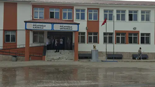 Van'da bir öğrenci okula pompalı tüfekle geldi