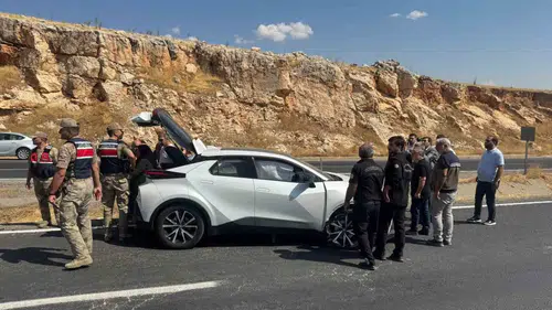 Ergani yolunda traktör ve otomobil çarpıştı