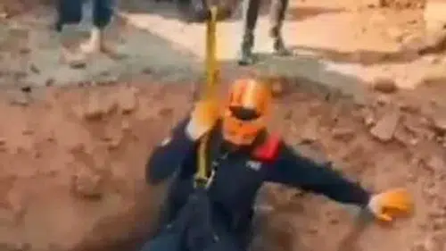 Bingöl'de derin çukurda mahsur kalan köpek AFAD ekiplerince kurtarıldı