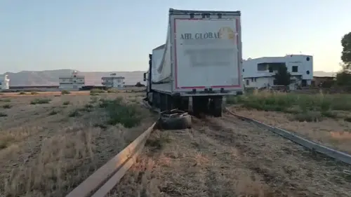 Kızıltepe yolunda tır kazası sürücü yara almadan kurtuldu