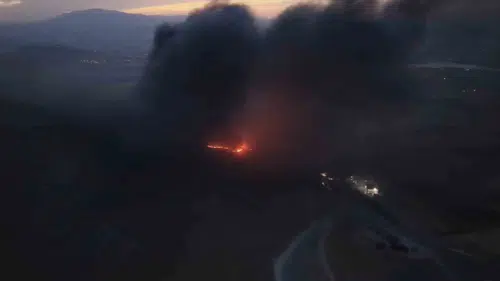 Elazığ'da lastik deposunda çıkan yangın paniğe neden oldu