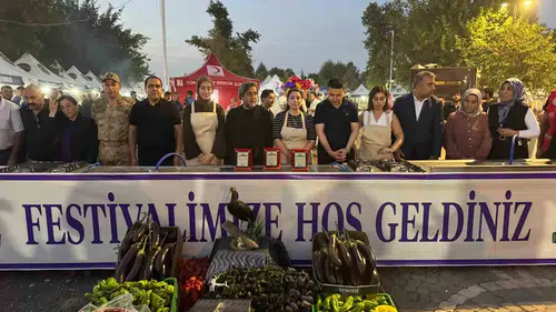 Birecik Kelaynak Patlıcan ve Fıstık Festivali renkli görüntülerle başladı