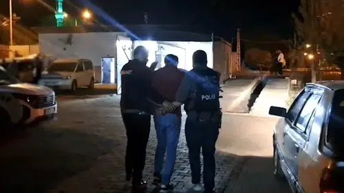 Tatvan'da araçta 1 kilo 700 gram skunk ele geçirildi
